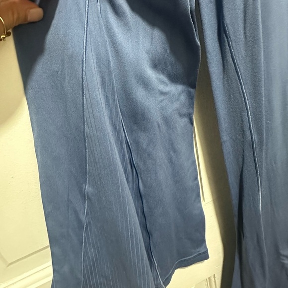 OFFLINE By Aerie Real Me Super Flare Crossover Hi-Rise Leggings Blue Size Small - Picture 3 of 4